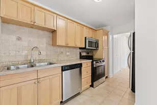 4250 N Marine Dr, Chicago, IL 60613 - Photo 8