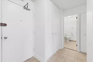 4250 N Marine Dr, Chicago, IL 60613 - Photo 10