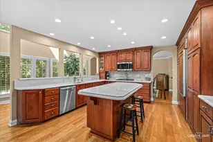 467 Le Provence Cir, Naperville, IL 60540 - Photo 8