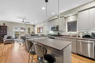 841 W Buckingham Pl, Chicago, IL 60657 - Photo 6