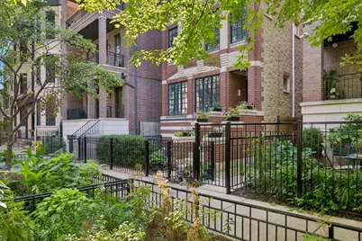 841 W Buckingham Place #1, Chicago, IL 60657 - Photo 2