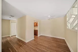 1065 Valley Ln, Hoffman Estates, IL 60169 - Photo 4