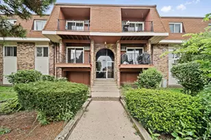 1065 Valley Ln, Hoffman Estates, IL 60169 - Photo 1