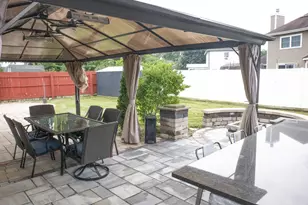 921 Shady Ln, Aurora, IL 60506 - Photo 24