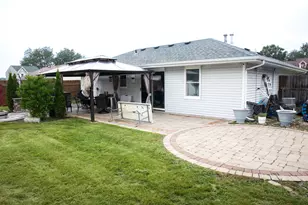921 Shady Ln, Aurora, IL 60506 - Photo 6