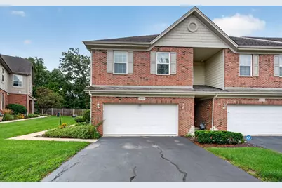 10S447 Carrington Circle, Burr Ridge, IL 60527 - Photo 2