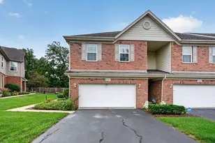 10S447 Carrington Circle, Burr Ridge, IL 60527 - Photo 2