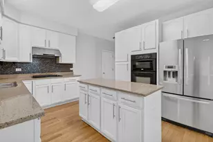 10S447 Carrington Circle, Burr Ridge, IL 60527 - Photo 12