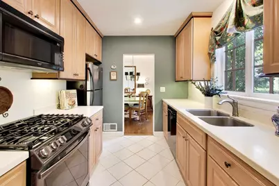 570 S Kenilworth Avenue, Elmhurst, IL 60126 - Photo 10