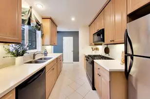 570 S Kenilworth Ave, Elmhurst, IL 60126 - Photo 8