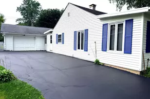 18148 W Valley Dr, Grayslake, IL 60030 - Photo 14