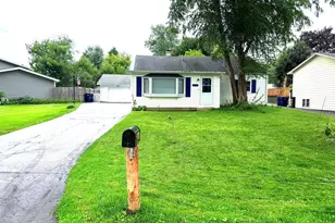 18148 W Valley Dr, Grayslake, IL 60030 - Photo 1