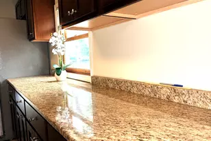 18148 W Valley Dr, Grayslake, IL 60030 - Photo 4