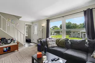 426 Redwing Dr, Round Lake Beach, IL 60073 - Photo 2