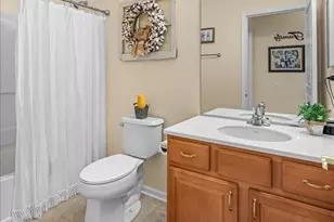 2892 Edgewater Dr, Elgin, IL 60124 - Photo 16