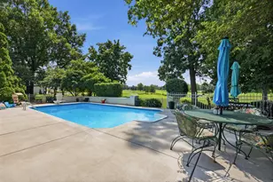 4202 Royal Fox Dr, Saint Charles, IL 60174 - Photo 10