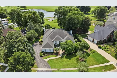 4202 Royal Fox Drive, Saint Charles, IL 60174 - Photo 2