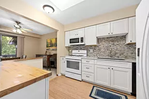 1884 Portsmouth Dr, Lisle, IL 60532 - Photo 8