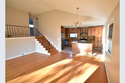 907 S Elmhurst Road, Mount Prospect, IL 60056 - Photo 4