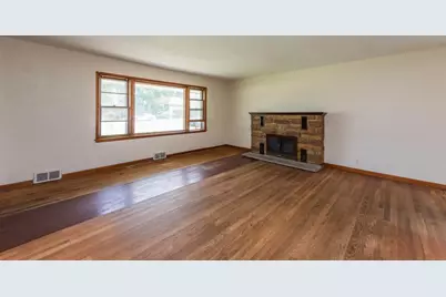 618 N Oplaine Road, Gurnee, IL 60031 - Photo 6