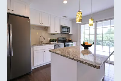 38 The Court Of Greenway, Northbrook, IL 60062 - Photo 8