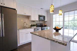 38 The Ct Of Greenway, Northbrook, IL 60062 - Photo 8