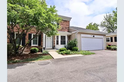 38 The Court Of Greenway, Northbrook, IL 60062 - Photo 2