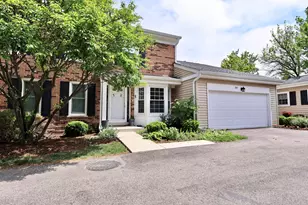 38 The Ct Of Greenway, Northbrook, IL 60062 - Photo 2