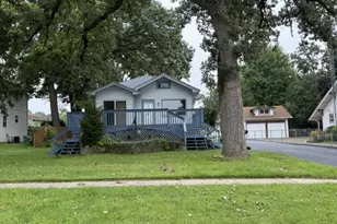 414 W Park Ave, Round Lake, IL 60073 - Photo 2
