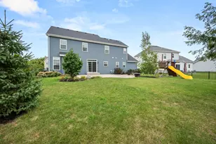 406 Mary Ann Cir, Sycamore, IL 60178 - Photo 6