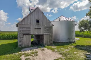 758 N 1st Rd, Dana, IL 61321 - Photo 20