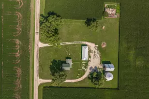 758 N 1st Rd, Dana, IL 61321 - Photo 2