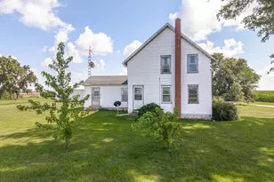 758 N 1st Rd, Dana, IL 61321 - Photo 14
