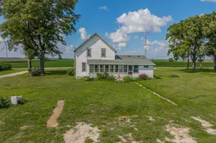 758 N 1st Rd, Dana, IL 61321 - Photo 10