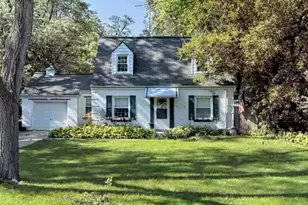 302 E Clarendon St, Prospect Heights, IL 60070 - Photo 1