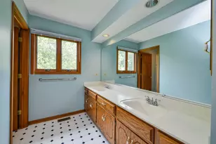2324 Kalamazoo Dr, Naperville, IL 60565 - Photo 24