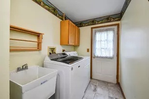 2324 Kalamazoo Dr, Naperville, IL 60565 - Photo 12