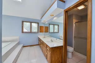 2324 Kalamazoo Dr, Naperville, IL 60565 - Photo 18