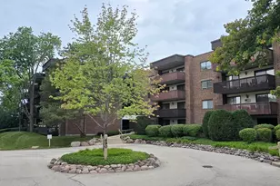 690 Chandler Rd, Gurnee, IL 60031 - Photo 1