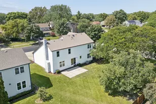 1545 Scottdale Cir, Wheaton, IL 60189 - Photo 2