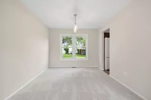 1545 Scottdale Cir, Wheaton, IL 60189 - Photo 10