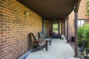 610 Cress Creek Ln, Crystal Lake, IL 60014 - Photo 4