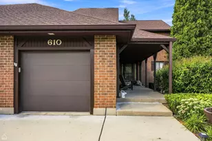 610 Cress Creek Ln, Crystal Lake, IL 60014 - Photo 2