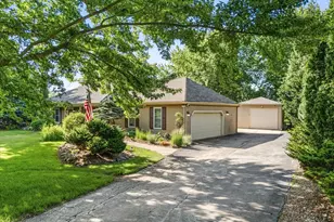 44W043 Fox Wilds Dr, Saint Charles, IL 60175 - Photo 2