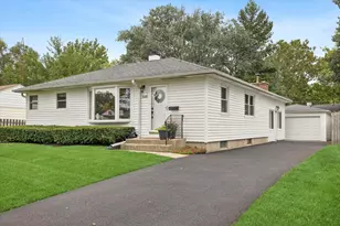 3600 Pheasant Dr, Rolling Meadows, IL 60008 - Photo 2