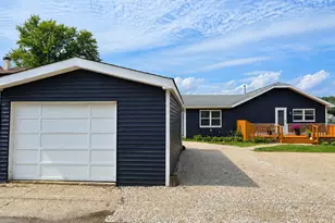 1614 River Terrace Dr, McHenry, IL 60051 - Photo 2