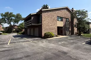 1 W Stonebridge Ct, Palos Hills, IL 60465 - Photo 1