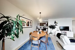 4250 N Marine Dr, Chicago, IL 60613 - Photo 10