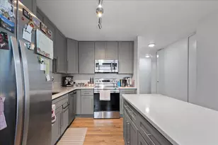 5701 N Sheridan Rd, Chicago, IL 60660 - Photo 8