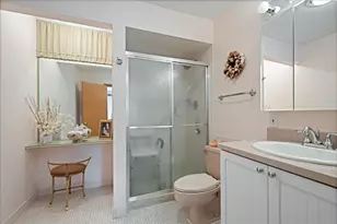 300 Thames Pkwy, Park Ridge, IL 60068 - Photo 14